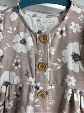 Jessica Simpson Taupe & White Floral Button-Front Dress